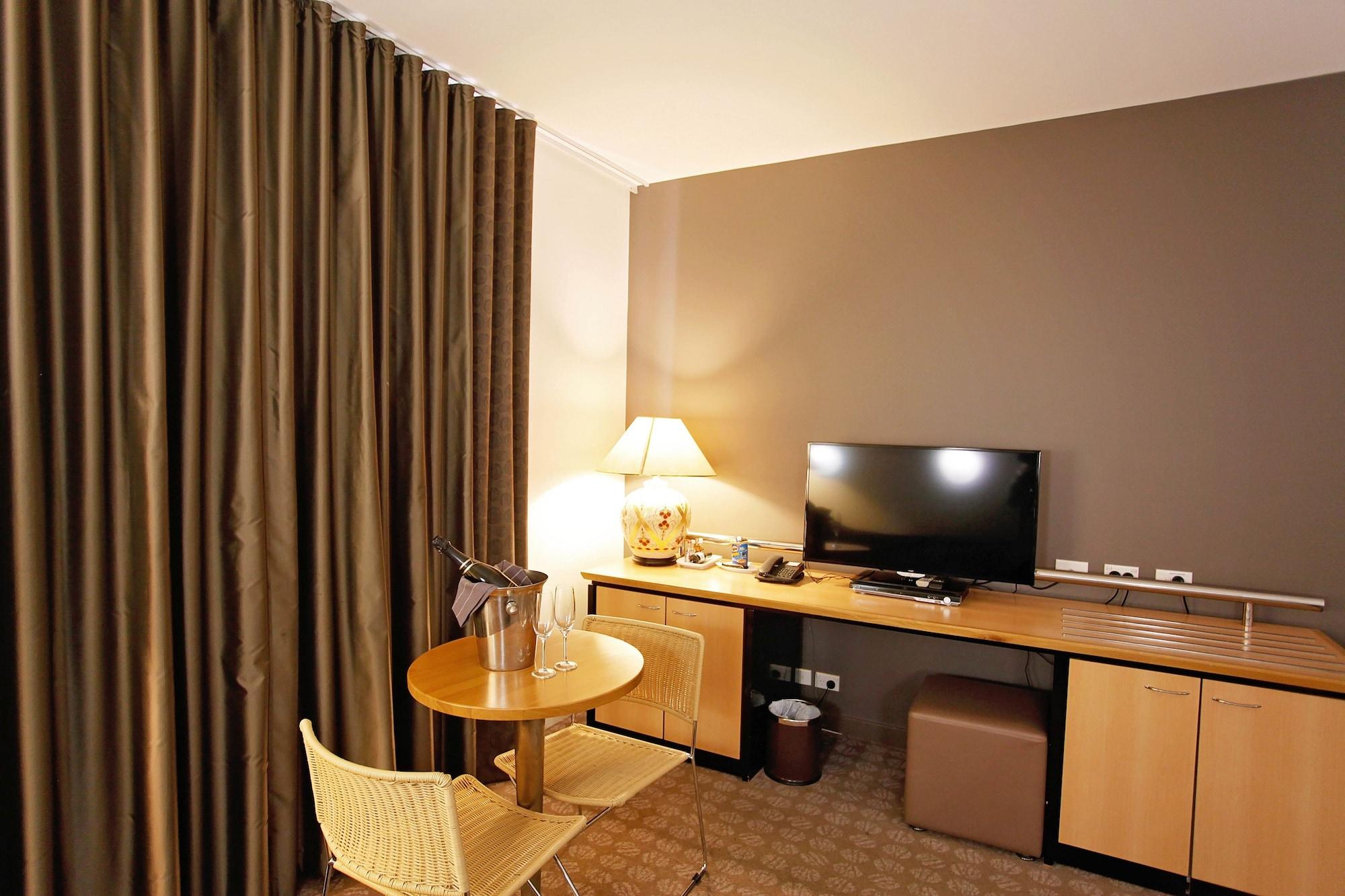 Golden Pebble Hotel Wantirna Ngoại thất bức ảnh