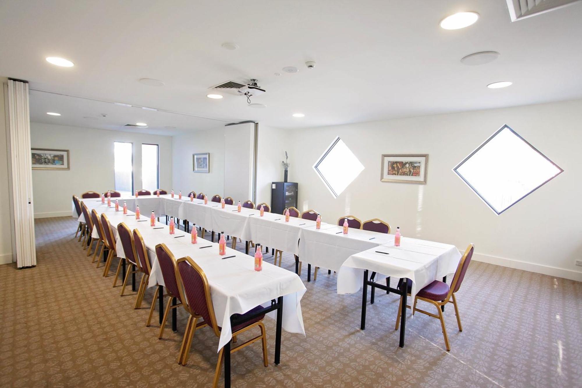 Golden Pebble Hotel Wantirna Ngoại thất bức ảnh