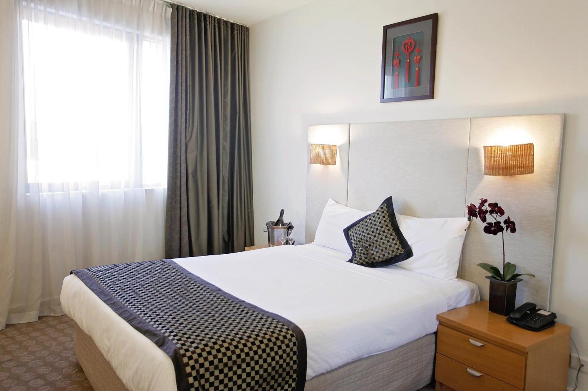Golden Pebble Hotel Wantirna Phòng bức ảnh
