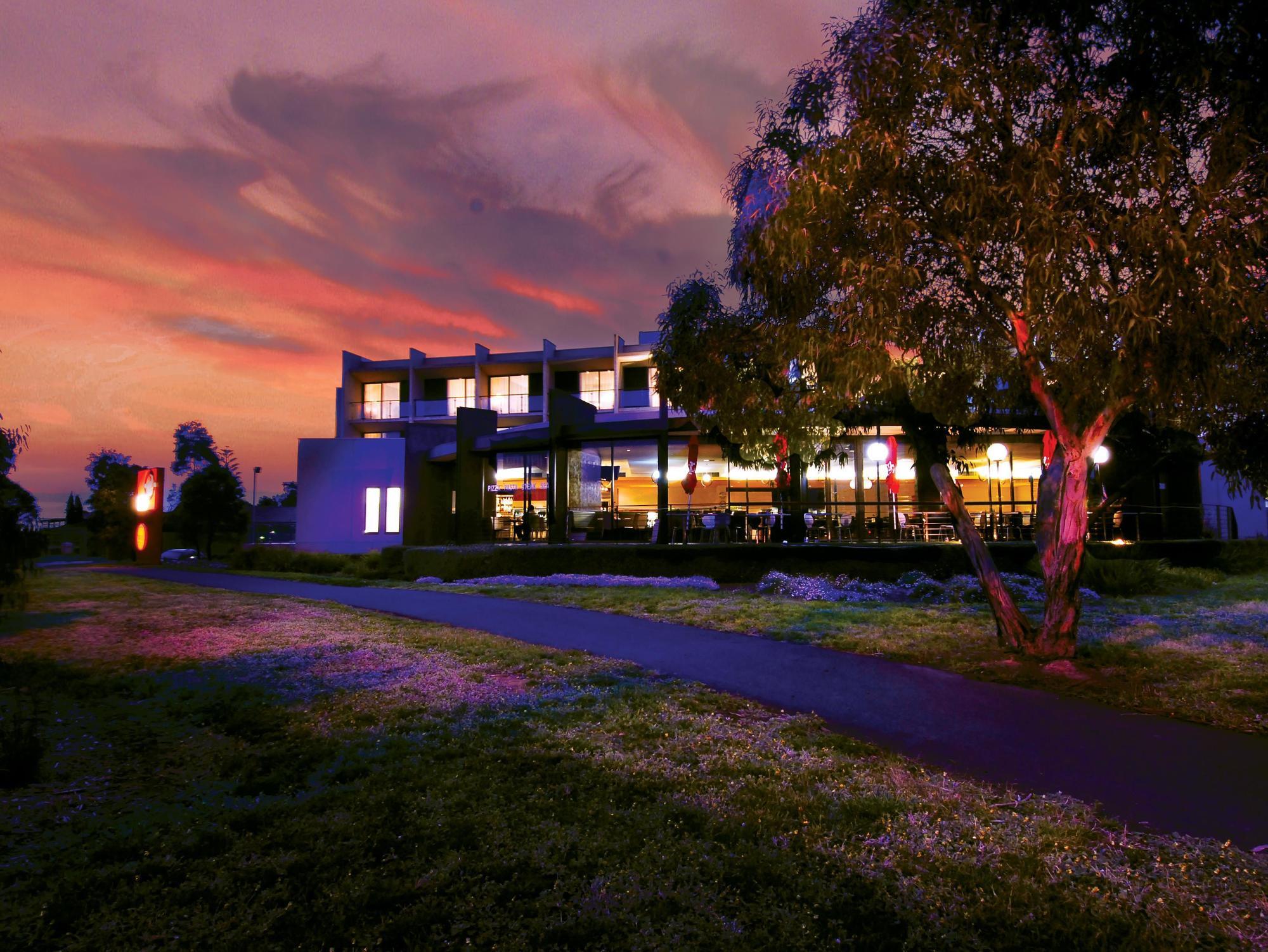 Golden Pebble Hotel Wantirna Ngoại thất bức ảnh