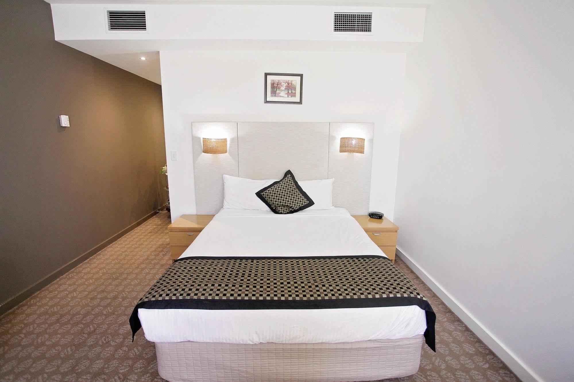 Golden Pebble Hotel Wantirna Ngoại thất bức ảnh